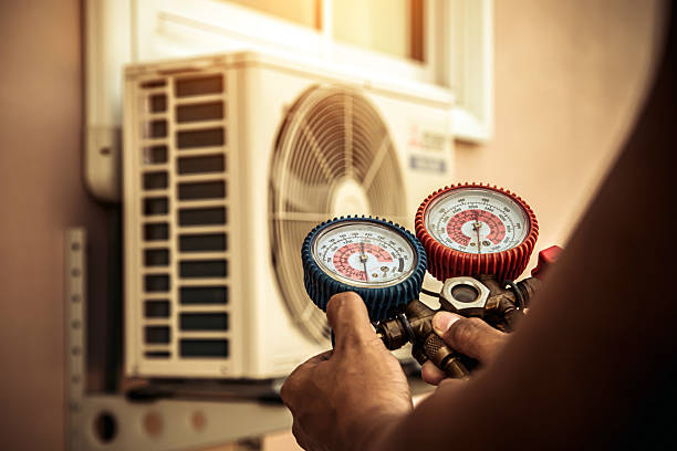 Professional Hvac Installation technician working in Mazomanie, WI